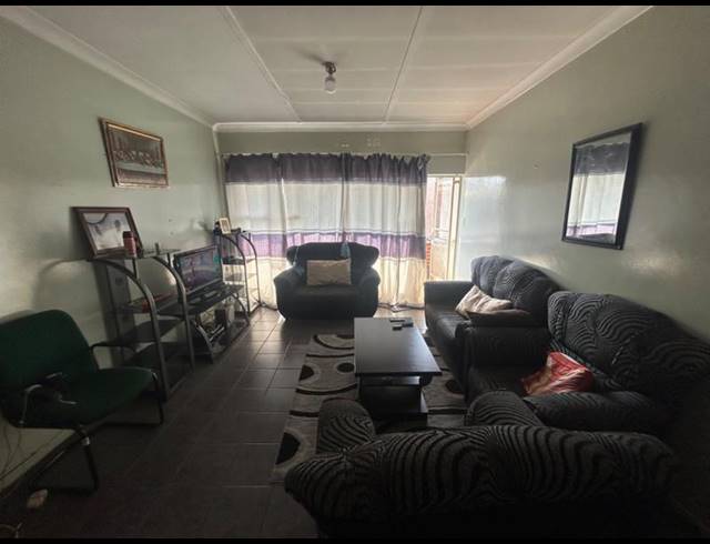 2 BEDROOM APARTMENT FOR SALE IN VANDERBIJLPARK CW 1